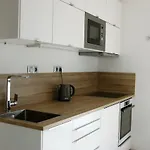 Garden Apt-free Parking,close D8,metro,expo *