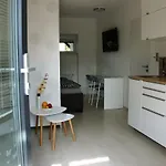 Garden Apt-free Parking,close D8,metro,expo * Hovorcovice