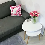 Garden Apt-free Parking,close D8,metro,expo Hovorcovice