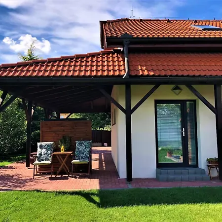 Garden Apt-free Parking,close D8,metro,expo Apartment Hovorcovice