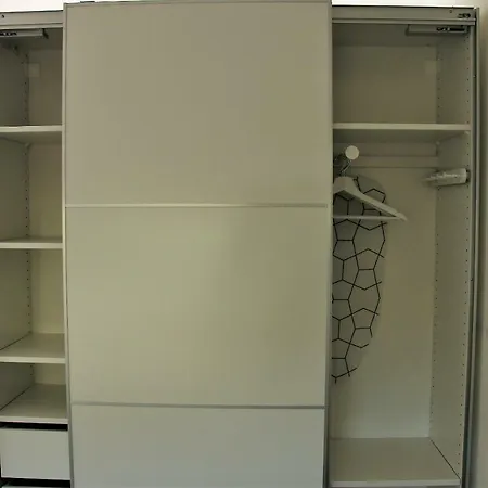 Apartment Garden Apt-free Parking,close D8,metro,expo