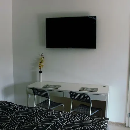 Garden Apt-free Parking,close D8,metro,expo Appartement *